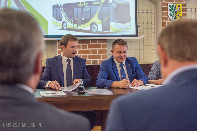 Podpisanie umowy na dostawę autobusów elektrycznych