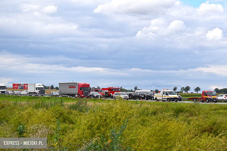 Kolizja na autostradzie A4 pomiędzy Kostomłotami a Kątami Wrocławskimi