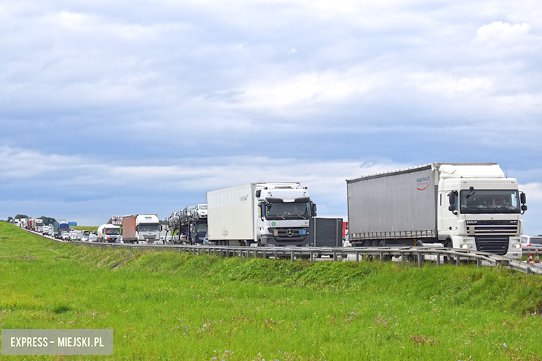 Kolizja na autostradzie A4 pomiędzy Kostomłotami a Kątami Wrocławskimi