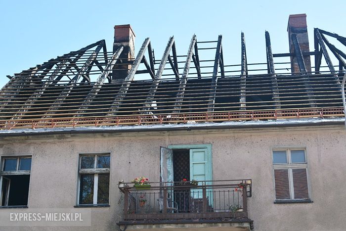 Budynek stwarza zagrożenie dla pieszych