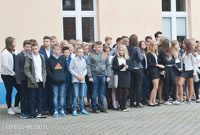 Rozpoczęcie roku szkolnego w szkole podstawowej