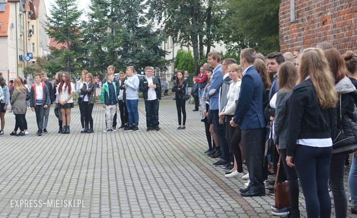 Rozpoczęcie roku szkolnego w szkole podstawowej