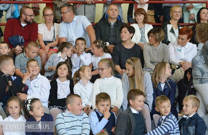 Rozpoczęcie roku szkolnego w szkole podstawowej w Środzie Śląskiej
