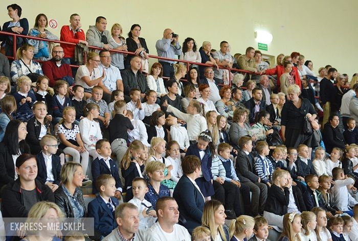 Rozpoczęcie roku szkolnego w szkole podstawowej w Środzie Śląskiej