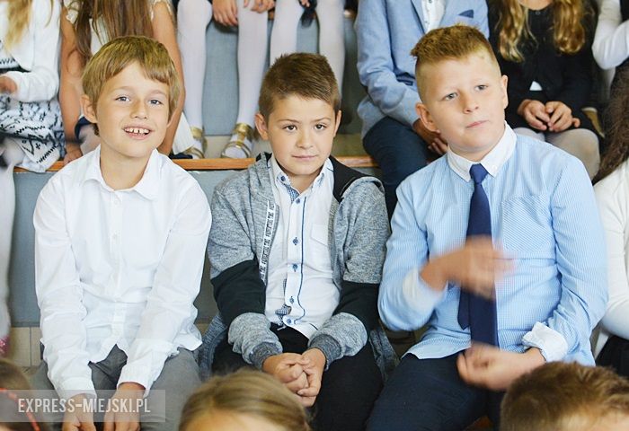 Rozpoczęcie roku szkolnego w szkole podstawowej w Środzie Śląskiej