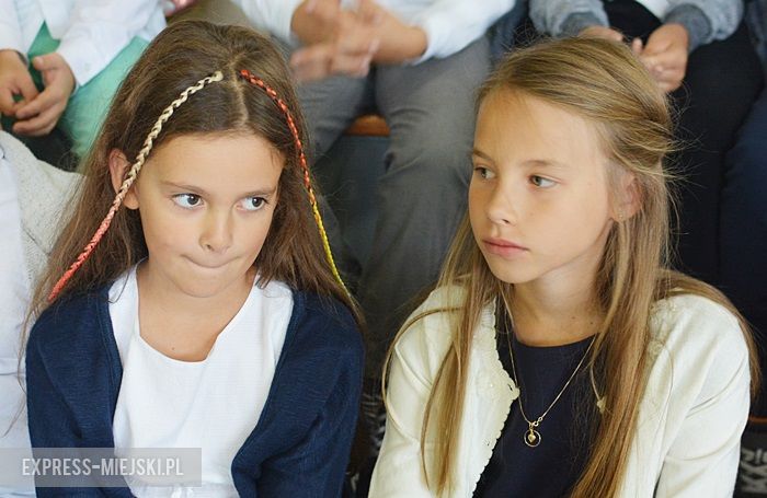 Rozpoczęcie roku szkolnego w szkole podstawowej w Środzie Śląskiej