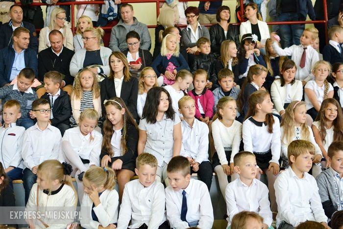 Rozpoczęcie roku szkolnego w szkole podstawowej w Środzie Śląskiej