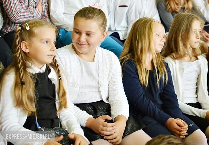 Rozpoczęcie roku szkolnego w szkole podstawowej w Środzie Śląskiej
