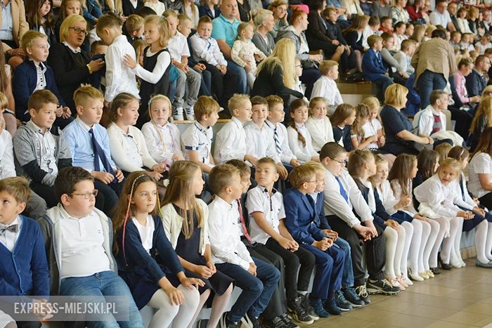 Rozpoczęcie roku szkolnego w szkole podstawowej w Środzie Śląskiej
