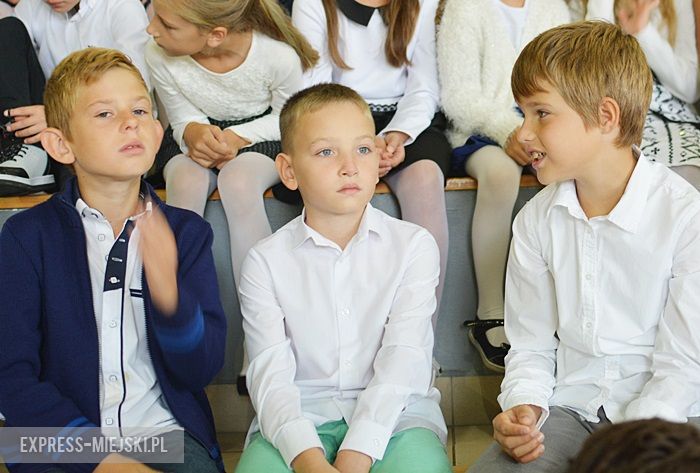 Rozpoczęcie roku szkolnego w szkole podstawowej w Środzie Śląskiej