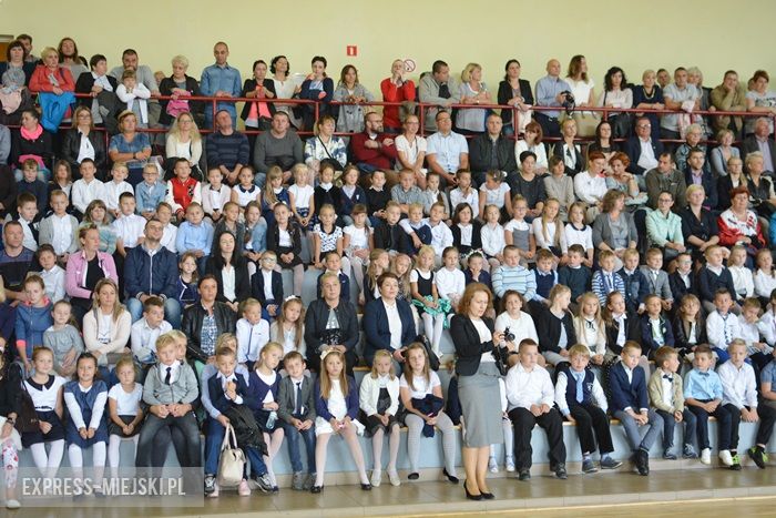 Rozpoczęcie roku szkolnego w szkole podstawowej w Środzie Śląskiej