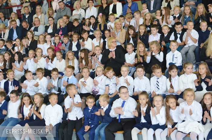 Rozpoczęcie roku szkolnego w szkole podstawowej w Środzie Śląskiej