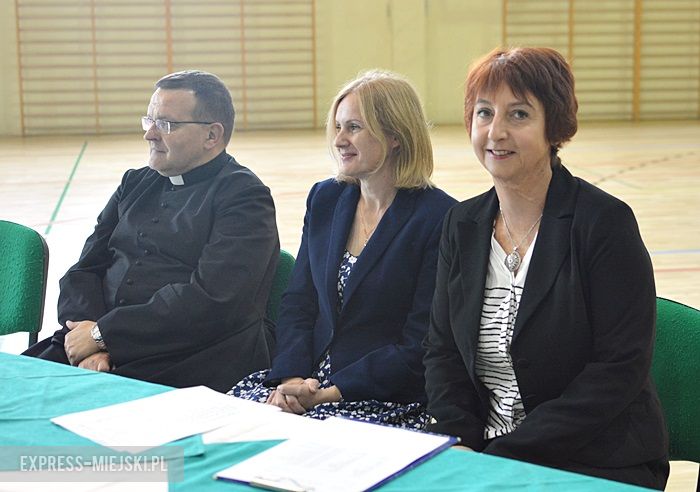 Rozpoczęcie roku szkolnego w szkole podstawowej w Środzie Śląskiej