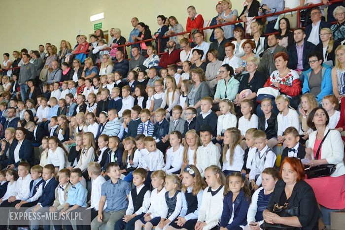 Rozpoczęcie roku szkolnego w szkole podstawowej w Środzie Śląskiej