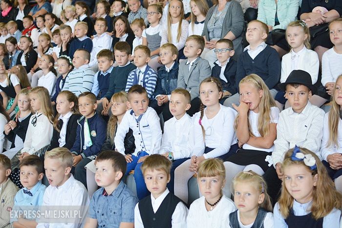 Rozpoczęcie roku szkolnego w szkole podstawowej w Środzie Śląskiej