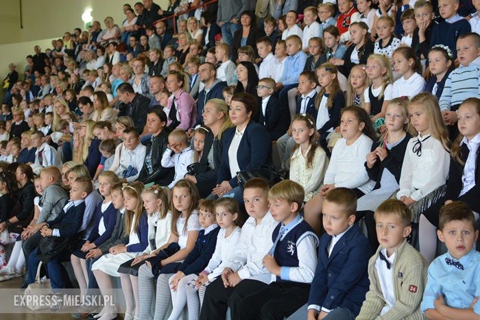Rozpoczęcie roku szkolnego w szkole podstawowej w Środzie Śląskiej