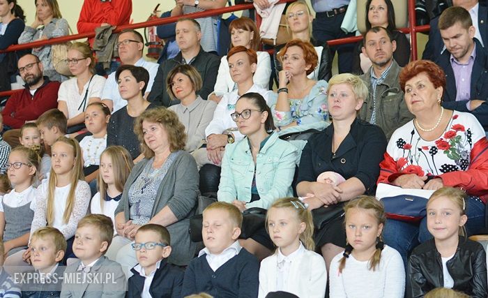 Rozpoczęcie roku szkolnego w szkole podstawowej w Środzie Śląskiej