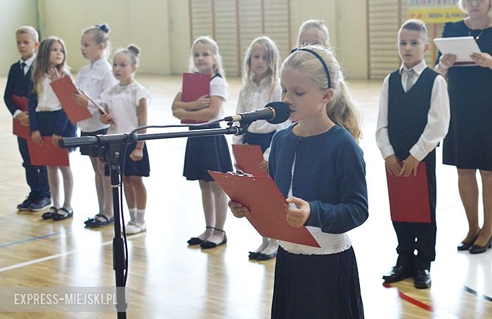 Rozpoczęcie roku szkolnego w szkole podstawowej w Środzie Śląskiej
