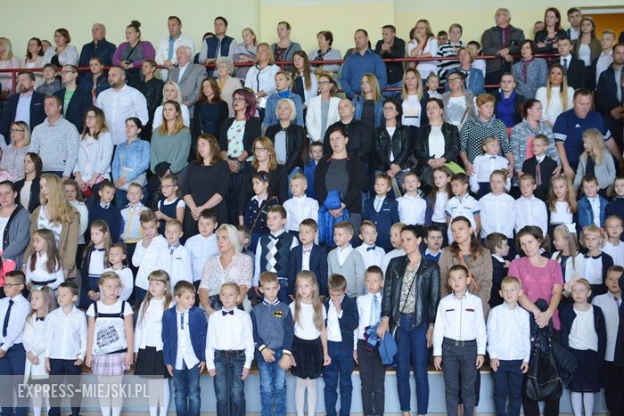Rozpoczęcie roku szkolnego w szkole podstawowej w Środzie Śląskiej