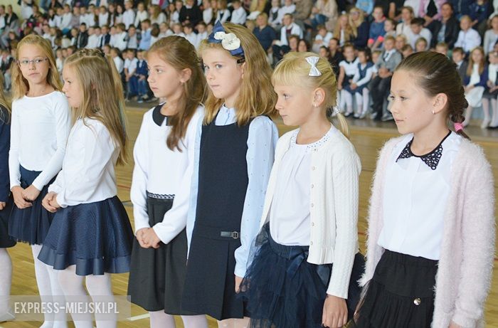 Rozpoczęcie roku szkolnego w szkole podstawowej w Środzie Śląskiej