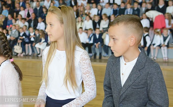 Rozpoczęcie roku szkolnego w szkole podstawowej w Środzie Śląskiej