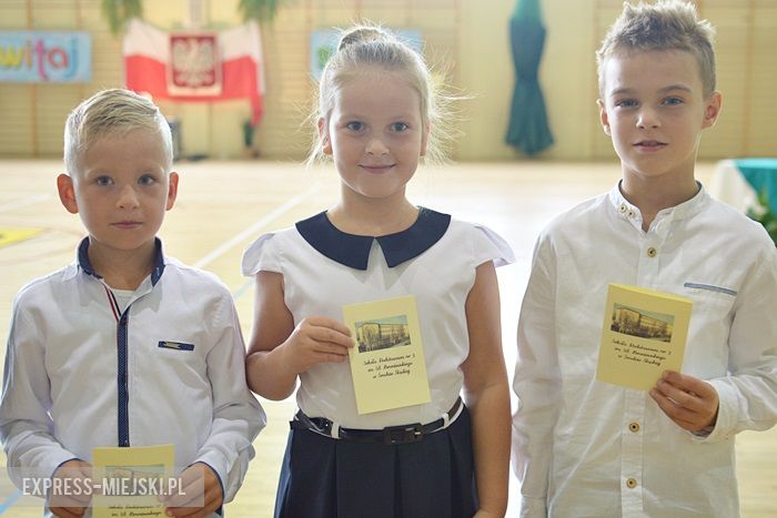 Rozpoczęcie roku szkolnego w szkole podstawowej w Środzie Śląskiej