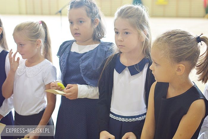 Rozpoczęcie roku szkolnego w szkole podstawowej w Środzie Śląskiej