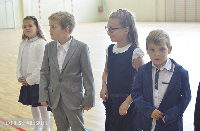Rozpoczęcie roku szkolnego w szkole podstawowej w Środzie Śląskiej