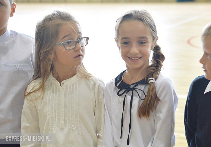 Rozpoczęcie roku szkolnego w szkole podstawowej w Środzie Śląskiej
