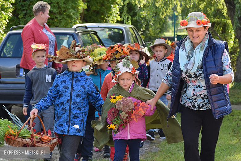 Dzieci witają jesień