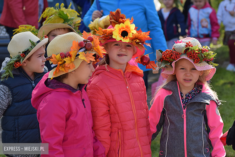 Dzieci witają jesień
