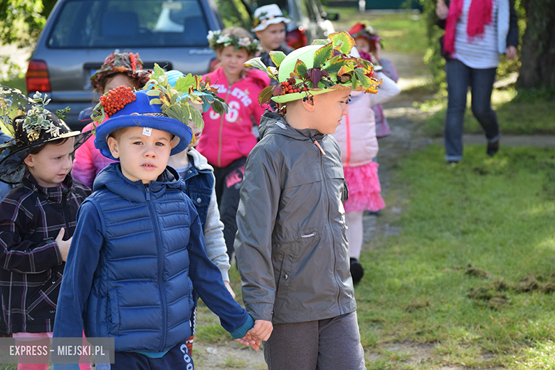 Dzieci witają jesień
