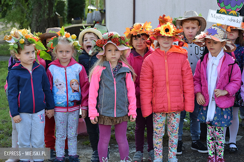 Dzieci witają jesień