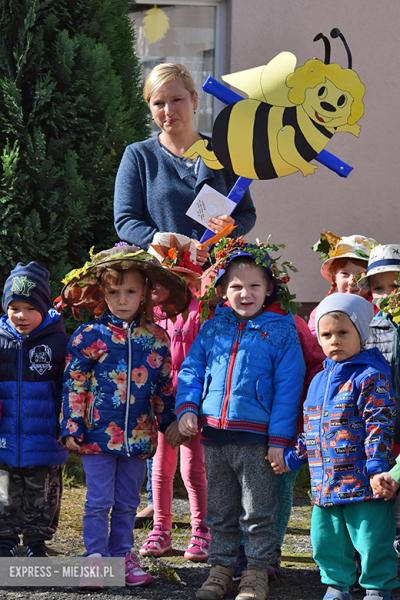 Dzieci witają jesień