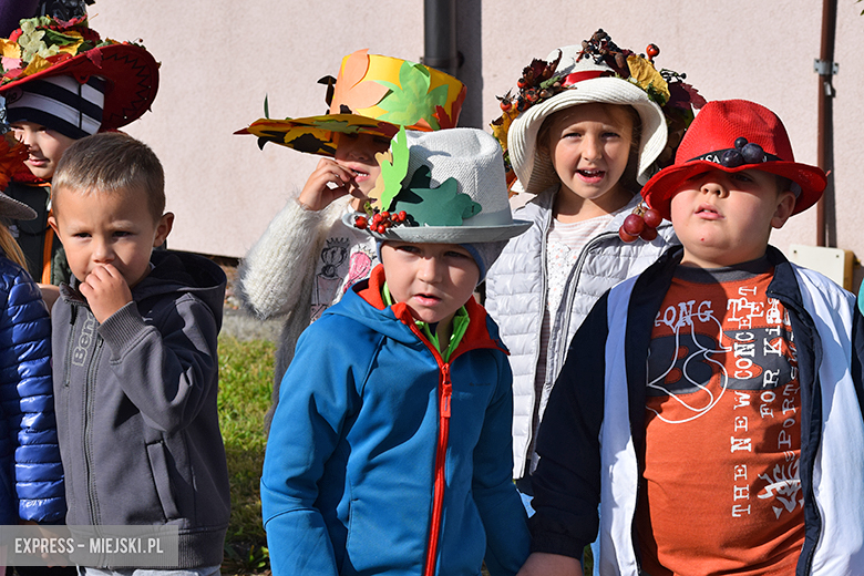 Dzieci witają jesień