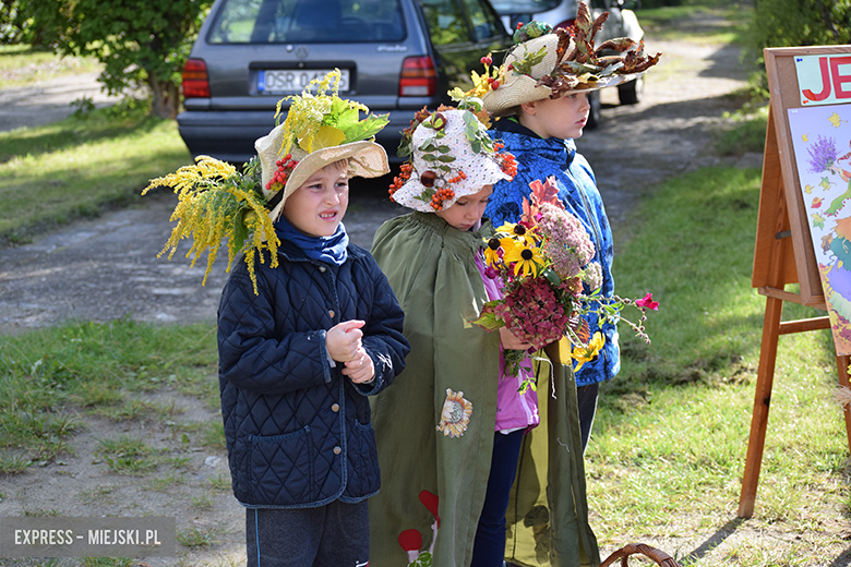 Dzieci witają jesień