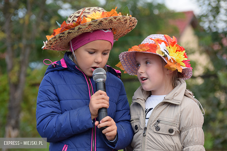 Dzieci witają jesień