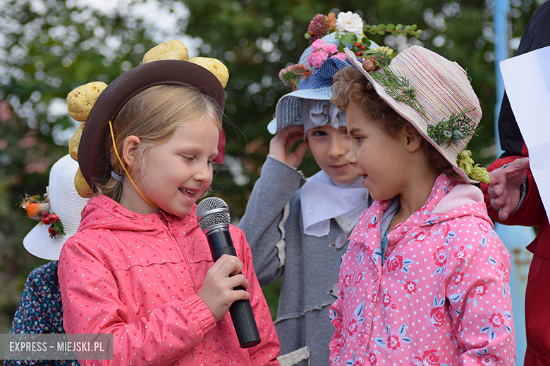 Dzieci witają jesień