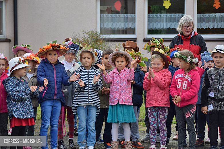 Dzieci witają jesień