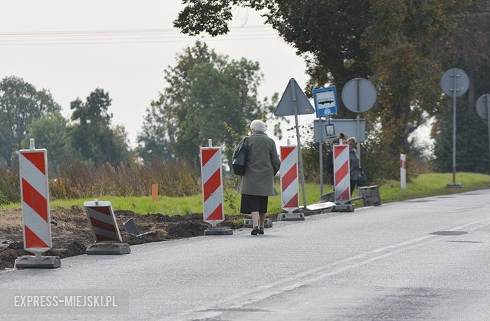 Plac budowy zatoczki autobusowej w Rakoszycach