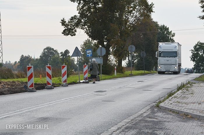 Plac budowy zatoczki autobusowej w Rakoszycach