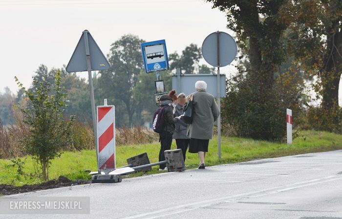 Plac budowy zatoczki autobusowej w Rakoszycach