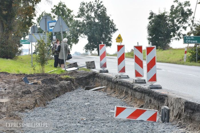 Plac budowy zatoczki autobusowej w Rakoszycach