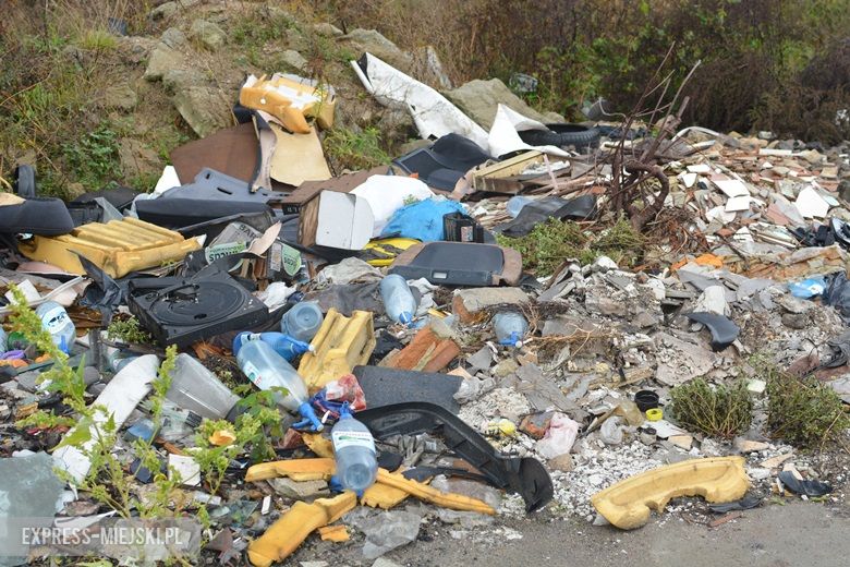 Dzikie wysypisko śmieci w Malczycach