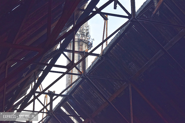 Zniszczenia po pożarze magazynu w Malczycach