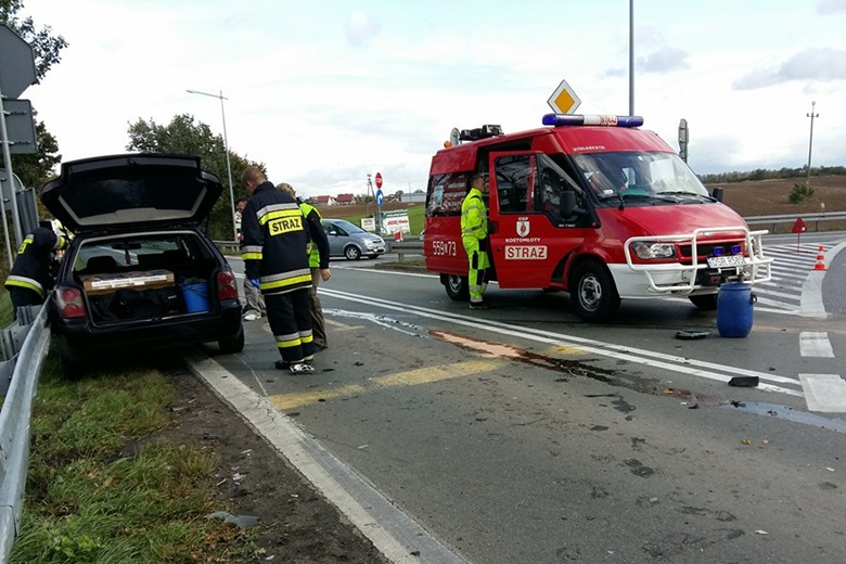 Zderzenie dwóch aut na zjeździe A4