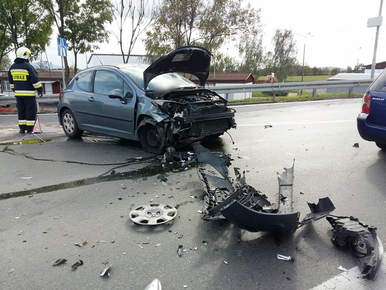 Zderzenie dwóch aut na zjeździe A4