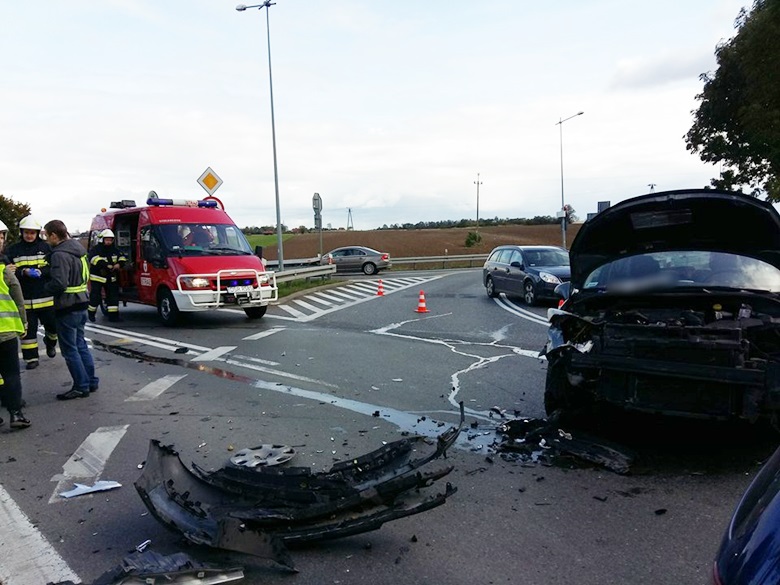 Zderzenie dwóch aut na zjeździe A4