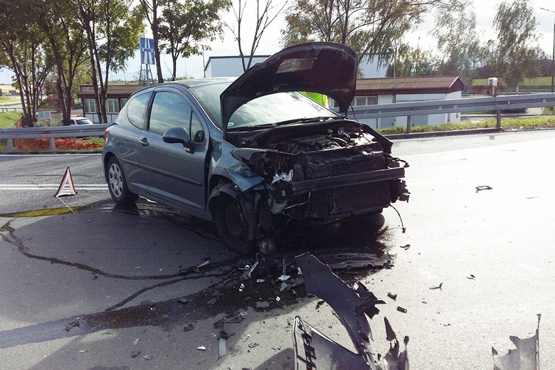Zderzenie dwóch aut na zjeździe A4