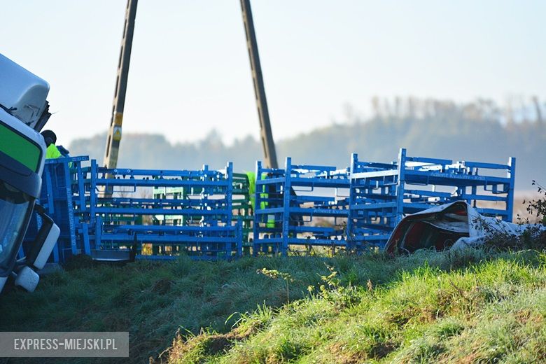 Tir przewrócił się koło Rakoszyc